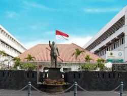 Ketua Yayasan Moestopo Diituntut Mundur Alumni Civitas Akademika Moestopo (Beragama)