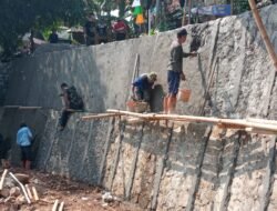 TMMD ke-121 Kodim 0508/Depok Bangun Turap di Jalan Delima untuk Cegah Tanah Longsor, Capai 82%