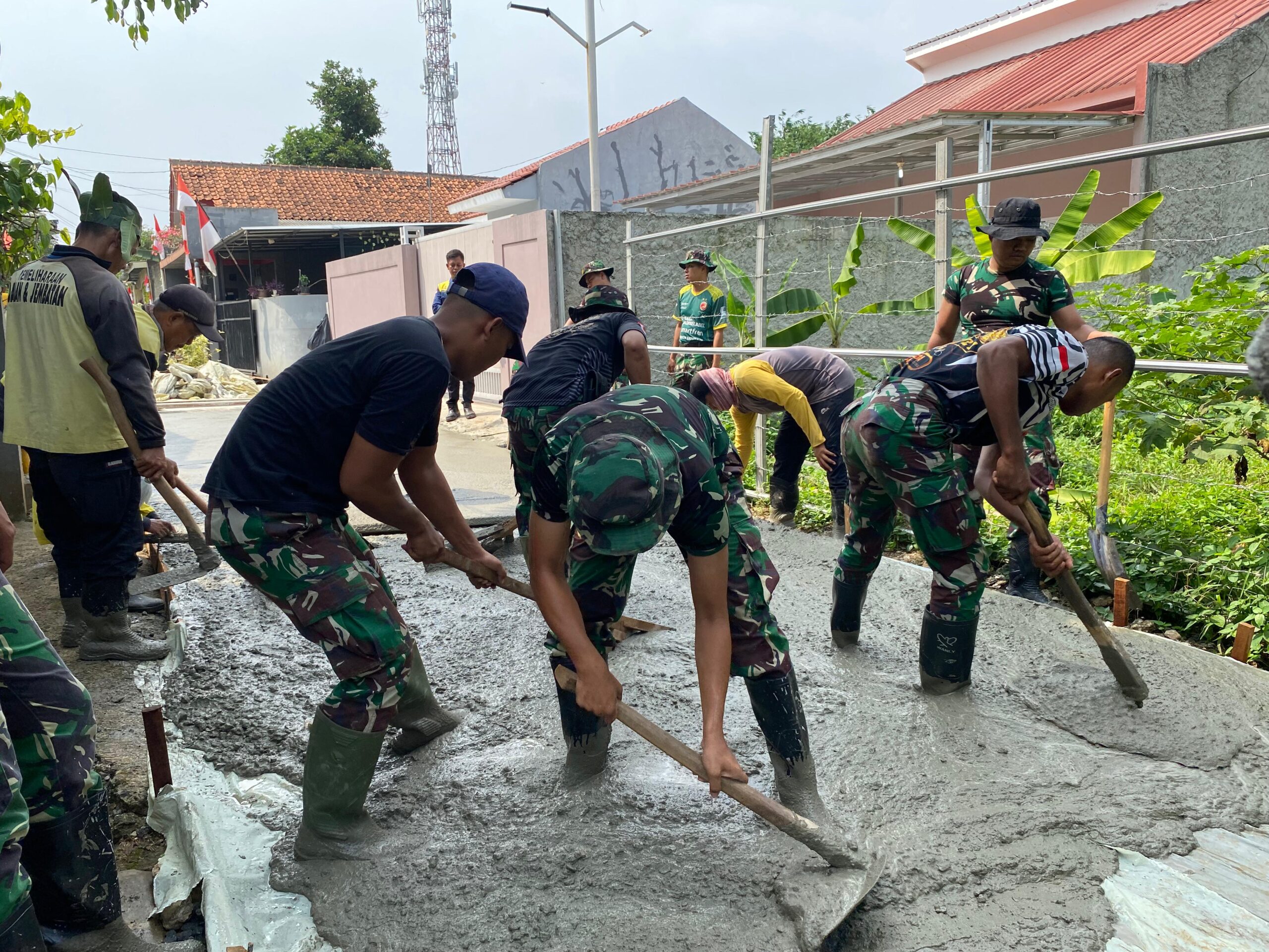 Satgas TMMD Kota Depok Cor Jln Haji Ismat Sepanjang 100 Meter