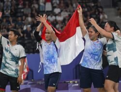 Emas Pertama Kontingen Indonesia di Paralimpiade 2024 Paris Dipersembahkan Ganda Campuran Klasifikasi SL3 – SU5 , Hikmat Ramdani-Leani Ratri Oktila