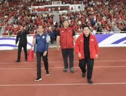 Menpora Dito Ariotedjo, Ketua Umum PSSI Erick Thohir Dampingi Presiden Jokowi Beri Apresiasi Timnas Indonesia Usai Tahan Imbang Tanpa Gol