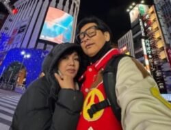 Dewi Gita: “Bosan, tapi Harus!” Armand Maulana Wajib Dikabari 3 Kali Sehari