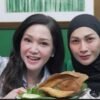 Tata Janeeta Jualan Nasi, Maia Estianty Heran: “Tata Itu Nggak Kere, Lho!”