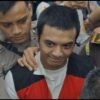 Vadel Badjideh Tiba Di Pengadilan Jakarta Selatan Dikawal Ketat, Ibu Elus Pipi Sang anak