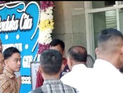 Wapres Gibran Melayat ke Rumah Duka Kwik Kian Gie di RSPA Gatot Subroto