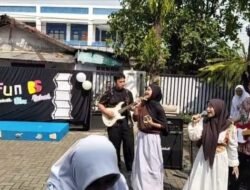 Siswa MA Pembangunan UIN Jakarta Rilis “Blue School Band”