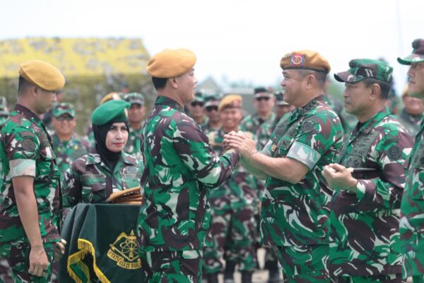 Kasad TNI AD Terima Brevet Master Gunner di Latbakjatrat Arhanud Kebumen