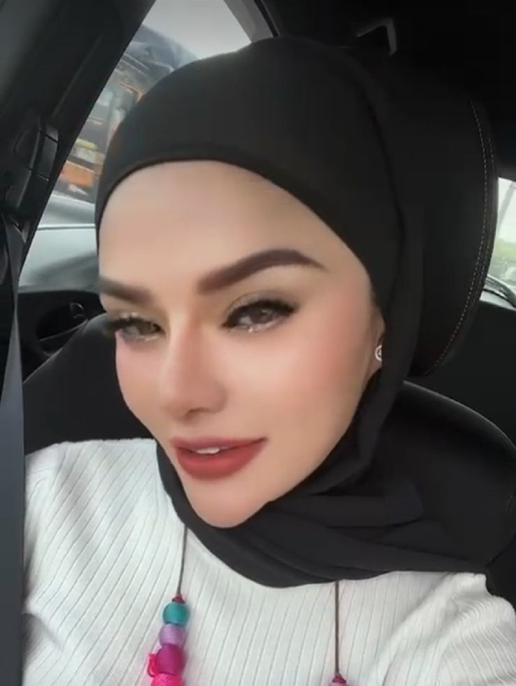 Tengku Carren Dari Vietnam ke Jakarta, Transformasi Kecantikan dan Gaya Hidup Baru