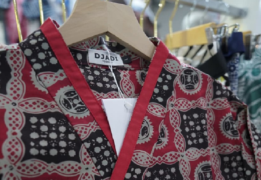 Tumbuh Mekar, Keteguhan dan Keanggunan Perempuan dalam Karya Djadi Batik di JMFW 2026