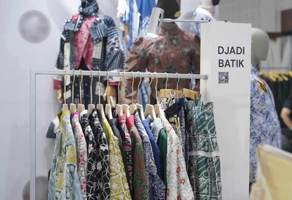 Tumbuh Mekar, Keteguhan dan Keanggunan Perempuan dalam Karya Djadi Batik di JMFW 2026