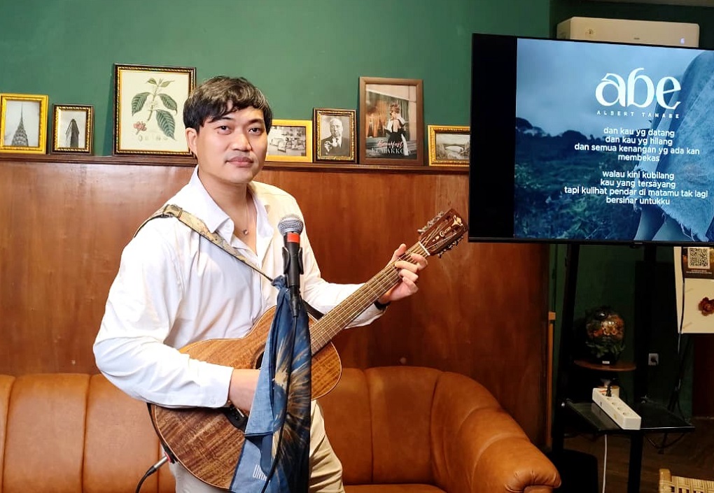 Albert Tanabe Hadirkan EP Pendar di Matamu yang Emosional