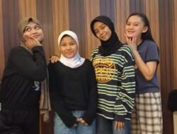 Grup NTS Tampilkan Pesona Empat Gadis Milenial, Ara Carrisa Bawakan “Dealova” Tuai Pujian