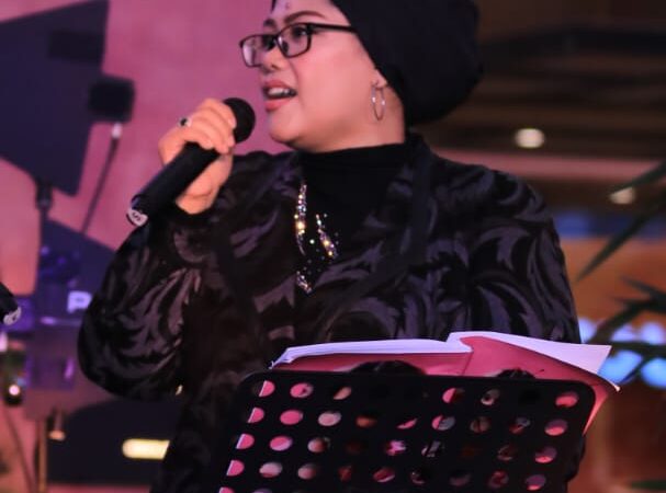 Penyanyi Rock Bandung RiniSu : Tetap Eksis dan Berprestasi di Tengah Peran sebagai Ibu