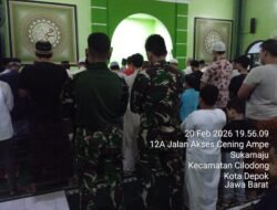 Pererat Silaturahmi, Satgas TMMD Kodim Depok dan Warga Shalat Tarawih Bersama