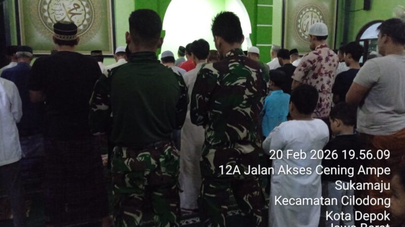Pererat Silaturahmi, Satgas TMMD Kodim Depok dan Warga Shalat Tarawih Bersama