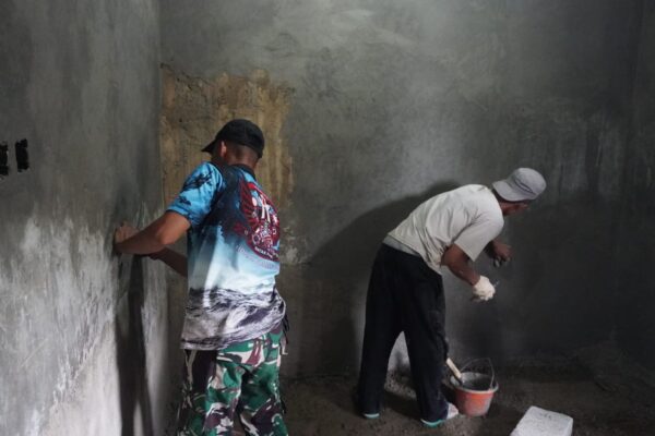 Sinergi TNI dan Warga, RTLH Sukamaju Melaju Lebih dari Separuh Target