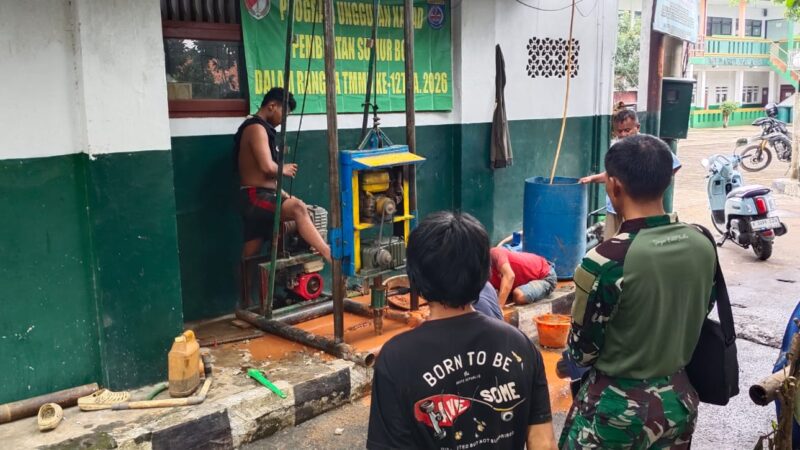 Gerimis Tak Surutkan Progres Sumur Bor TMMD di Cilodong