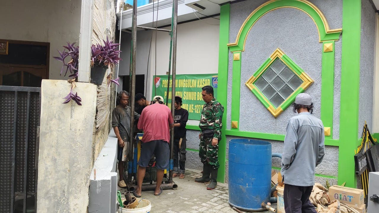 Di Tengah Mendung, Satgas TMMD Kebumikan Harapan Lewat Program Sumur Bor