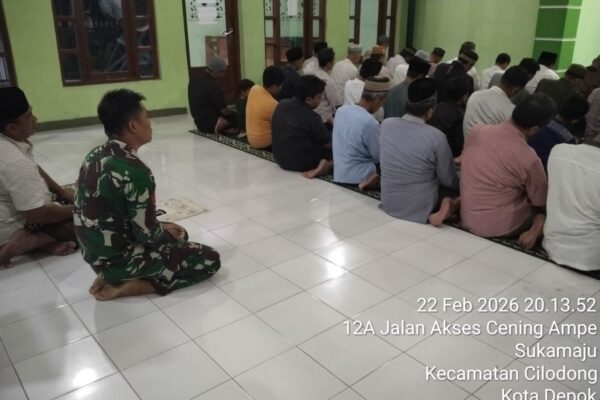 Semangat Ramadan, Satgas TMMD Kodim 0508/Depok Shalat Tarawih Bersama Warga