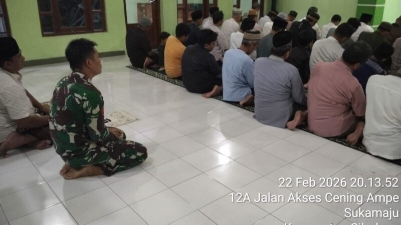 Semangat Ramadan, Satgas TMMD Kodim 0508/Depok Shalat Tarawih Bersama Warga