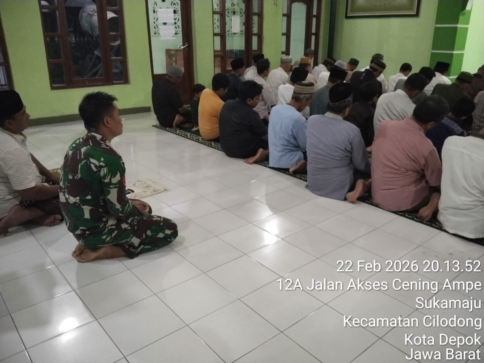 Semangat Ramadan, Satgas TMMD Kodim 0508/Depok Shalat Tarawih Bersama Warga
