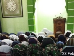 Kebersamaan TNI dan Warga Terjalin di Bulan Ramadan