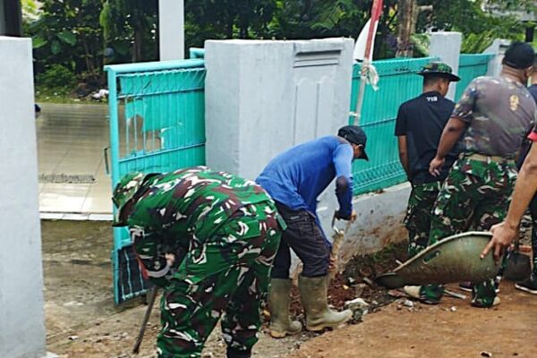 Atasi Genangan, Satgas TMMD Bangun Drainase 200 Meter di Cilodong