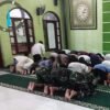 Satgas TMMD ke-127 Depok Pererat Kebersamaan Lewat Tarawih Bersama