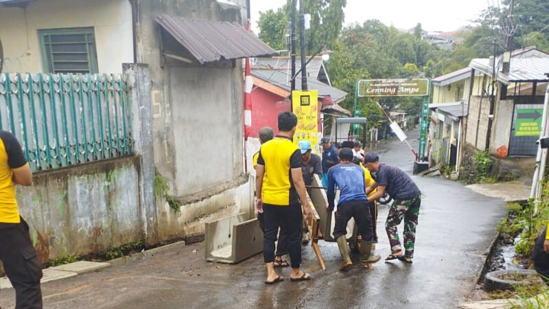 Hujan Tak Hambat Satgas TMMD, Saluran Drainase Sukamaju Hampir Rampung