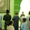 Hangatnya Kebersamaan TMMD Depok, Prajurit dan Warga Tarawih Bersama di Masjid Baitul Rahim