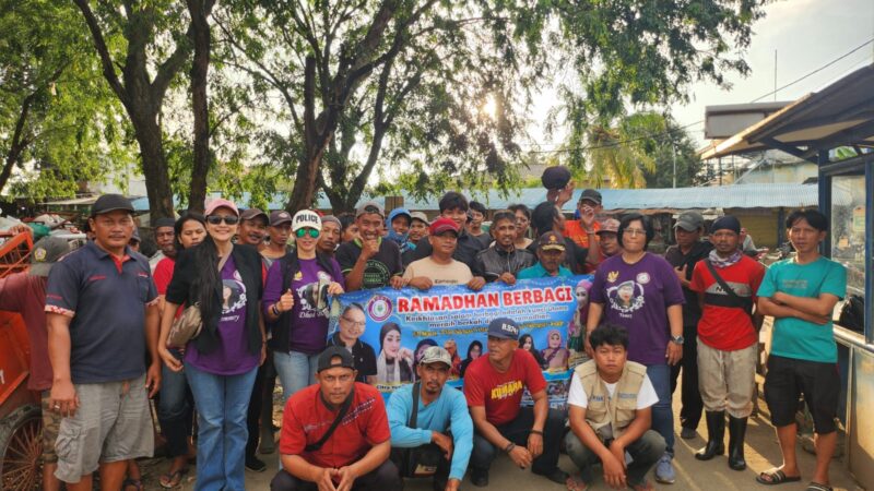 PJSI Berbagi Takjil di Harapan Indah, Dhea Bacan Kenang Momen Ramadhan Bersama WKB