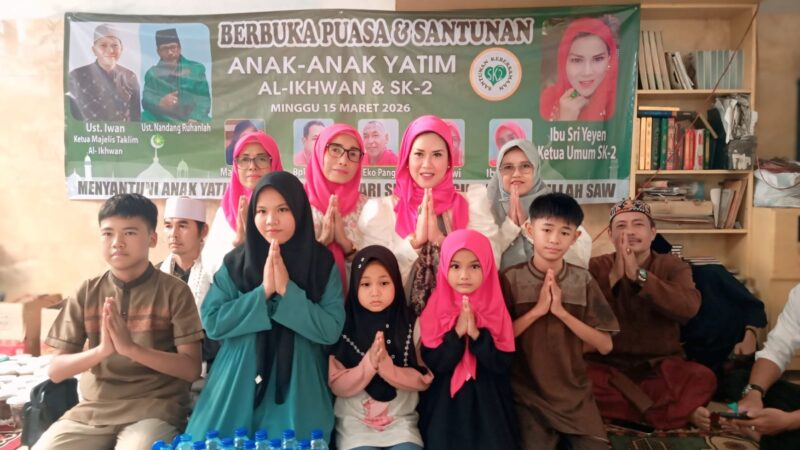 Ketua Umum SK2 Sri Yeyen Disaat Malam Lailatul Qadar Menggelar Buka Puasa dan Santunan Anak Yatim di Yayasan Al Ikhwan dan SK2