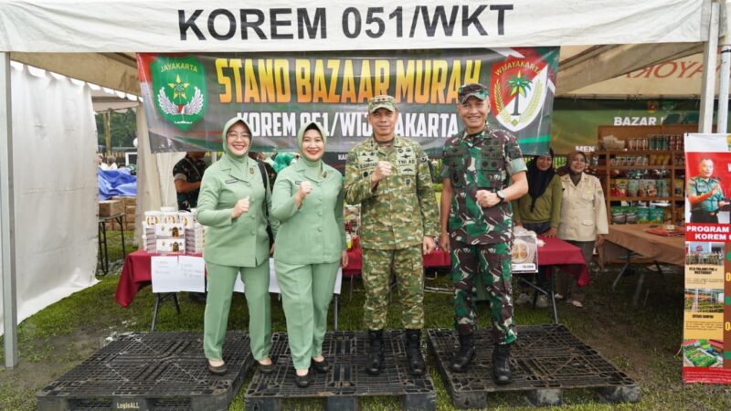 Kodam Jaya Gelar Bazar Ramadan, Pangdam Bagikan Bingkisan untuk Warakawuri