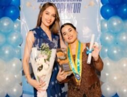 Inspirasi Nyata! Cinta Laura Kuliahkan Asisten hingga Lulus Paket C: Bukti Kepedulian Tanpa Batas