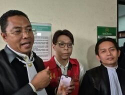 Barang Bukti Berpindah Tangan Lebih dari Setahun, Kuasa Hukum Richard Lee Sebut Dakwaan Jaksa Salah Sasaran
