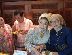 Wiwiet Tatung di Usia 74 Tahun Bahagia Bersama Sahabat, Anwar Fuadi Beri Kejutan Istimewa