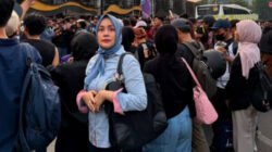 Ulang Tahun di Tengah Demo BEM UI, Raslinna Rasidin Datang sebagai Ibu